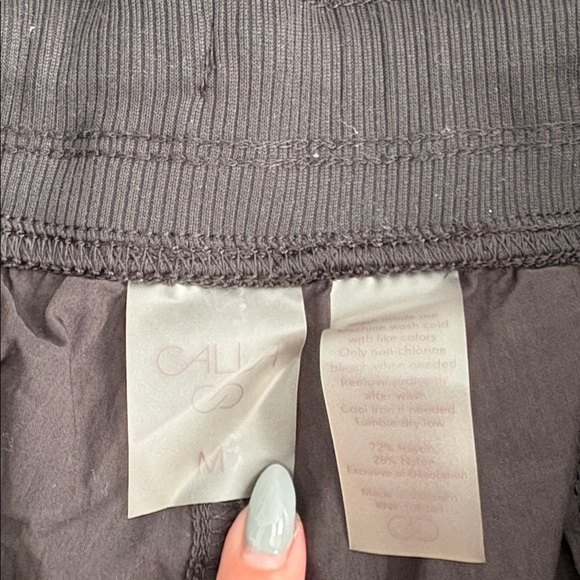 Calia MidRise Pintuck 4” Short in Black NWT - Picture 5 of 8